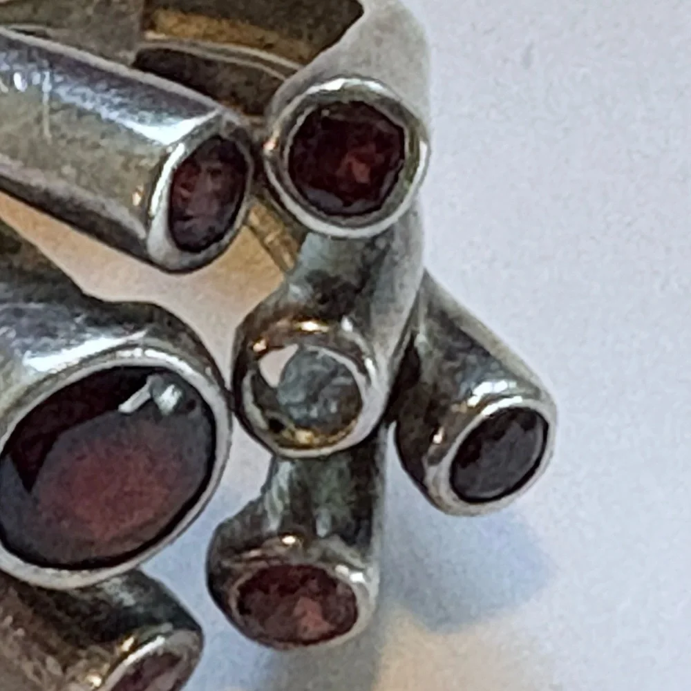 Sterling silver and garnet ring - missing a stone